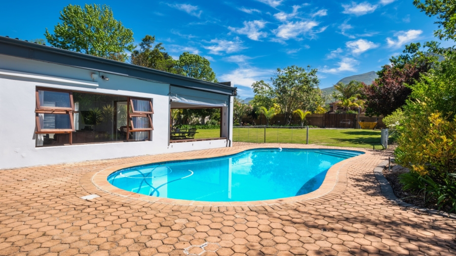 4 Bedroom Property for Sale in Heatherlands Western Cape